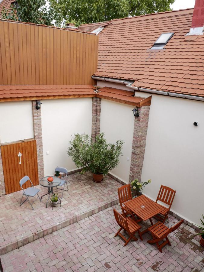 Varfal Apartman Eger Eksteriør billede