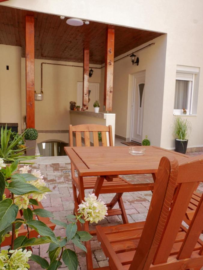 Varfal Apartman Eger Eksteriør billede