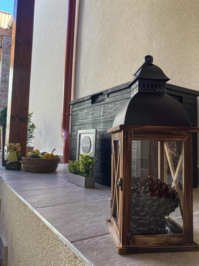 Varfal Apartman Eger Eksteriør billede