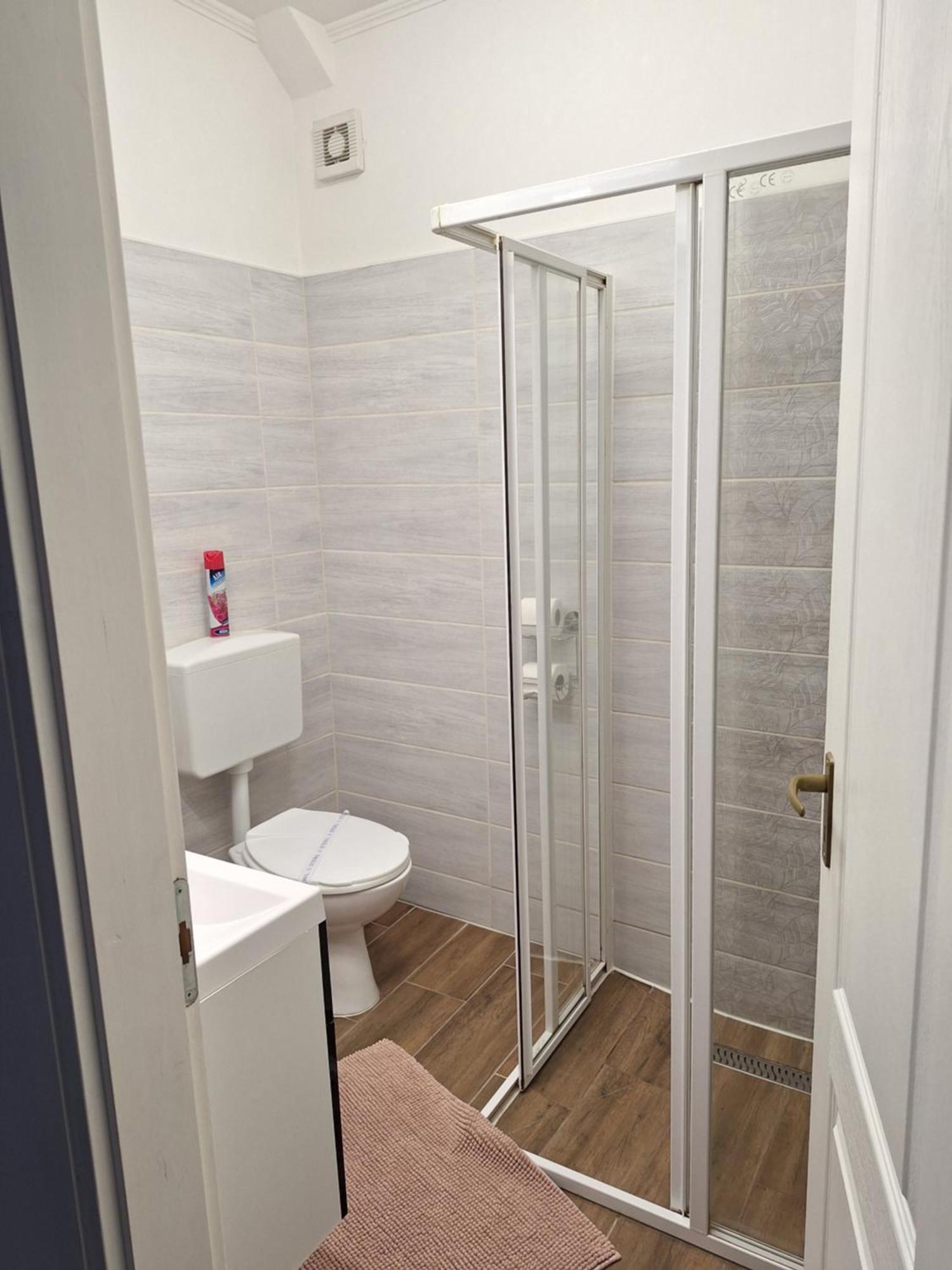 Varfal Apartman Eger Eksteriør billede