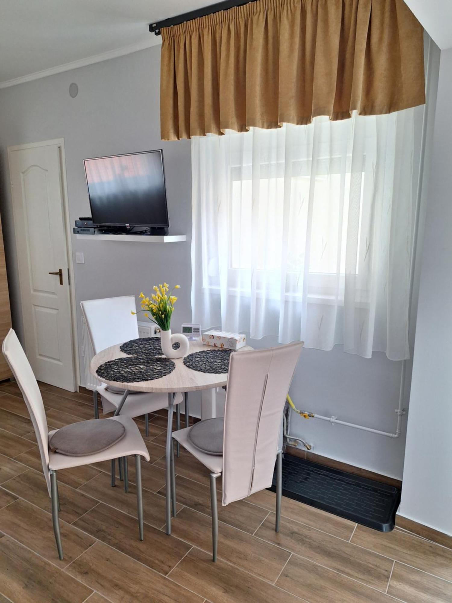 Varfal Apartman Eger Eksteriør billede