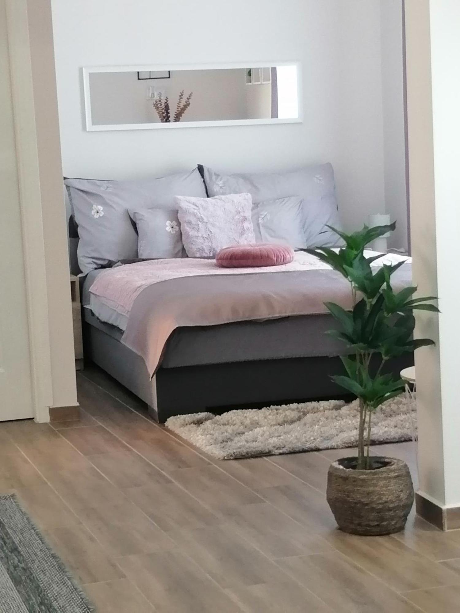 Varfal Apartman Eger Eksteriør billede