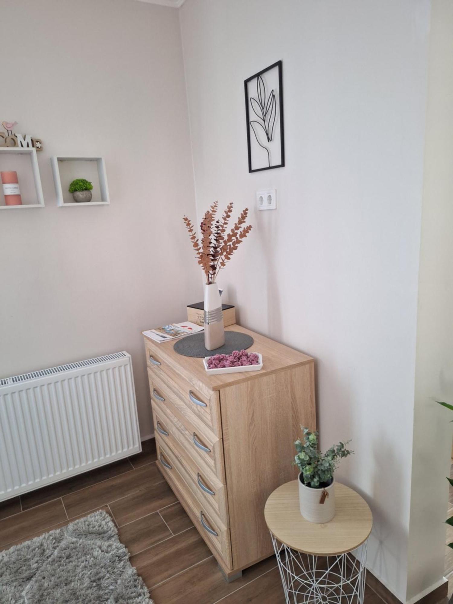 Varfal Apartman Eger Værelse billede