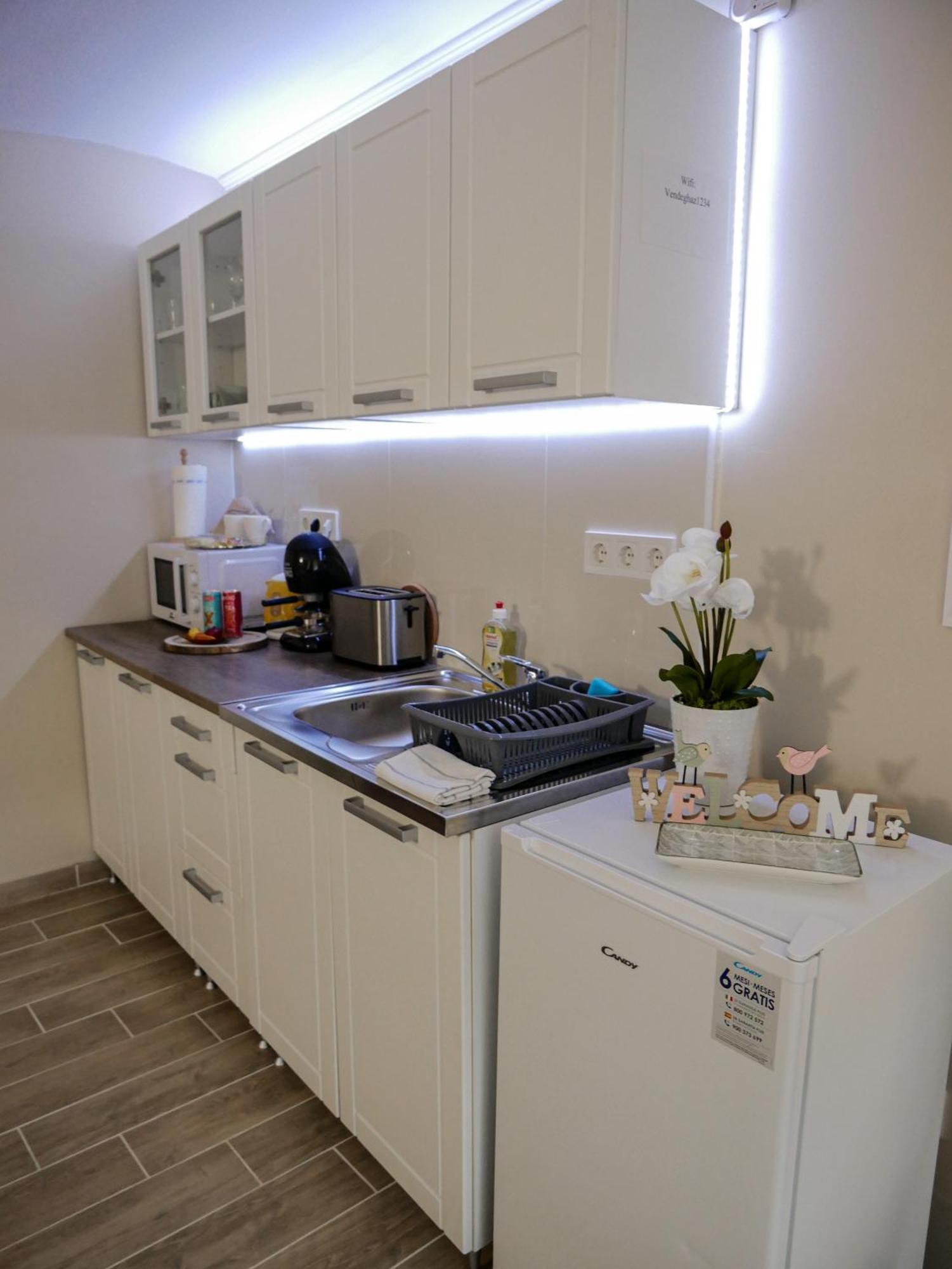 Varfal Apartman Eger Værelse billede