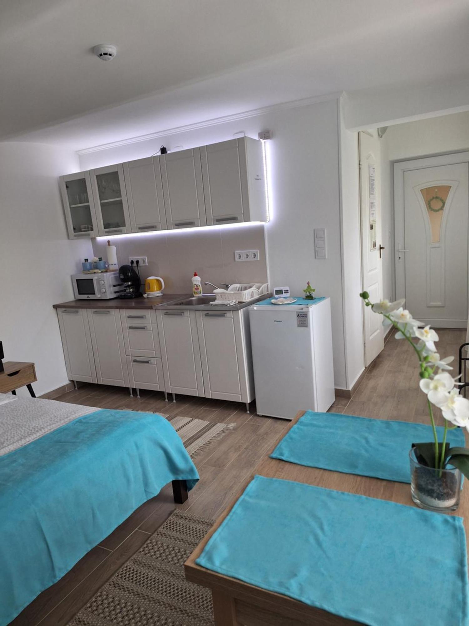 Varfal Apartman Eger Værelse billede