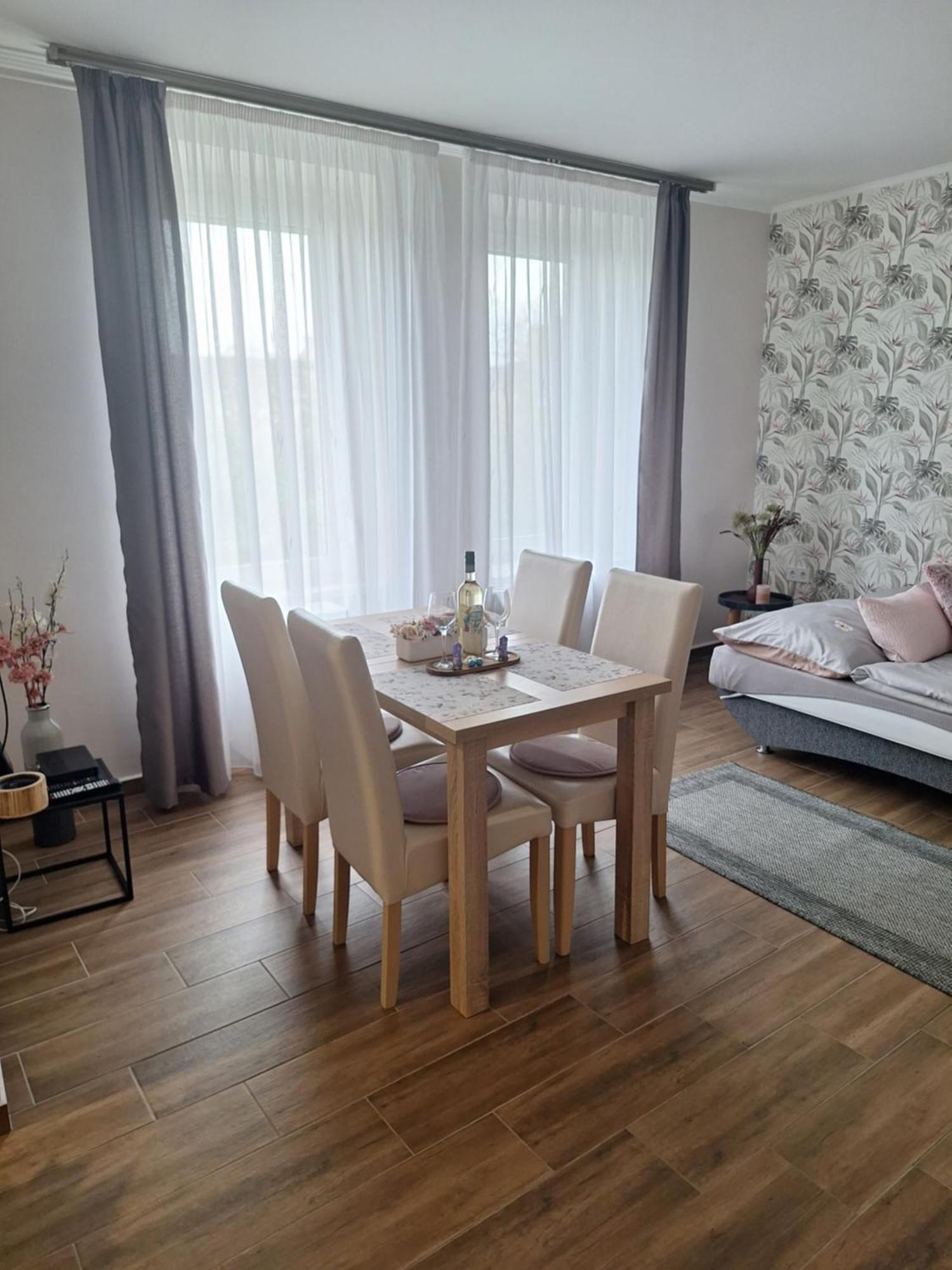 Varfal Apartman Eger Værelse billede